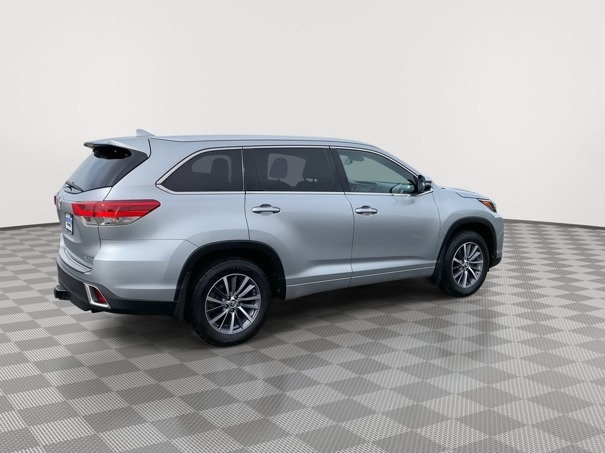 2017 Toyota Highlander SE XLE photo 5