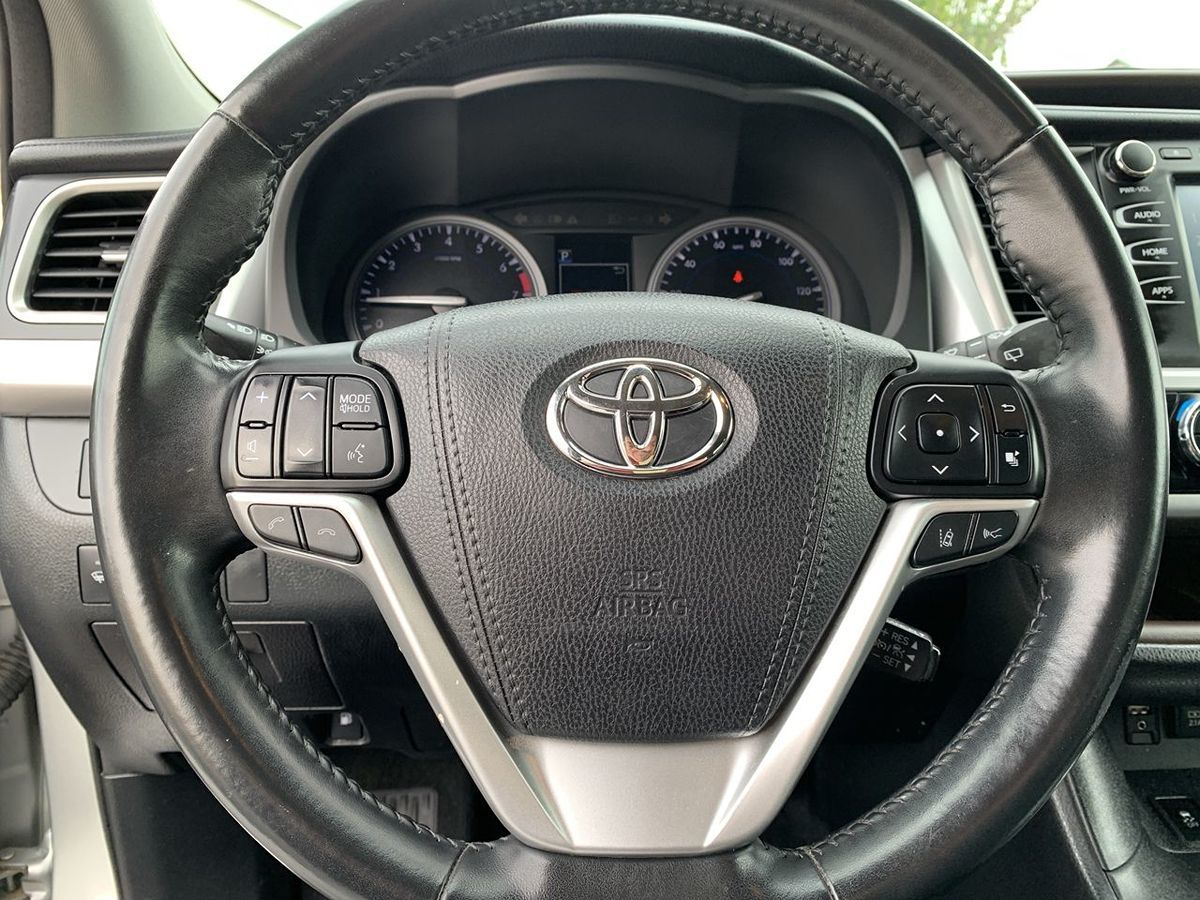 2017 Toyota Highlander SE XLE photo 16