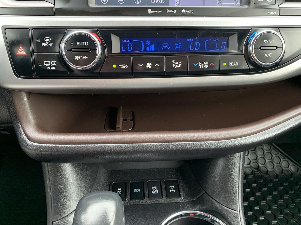 2017 Toyota Highlander SE XLE photo 24