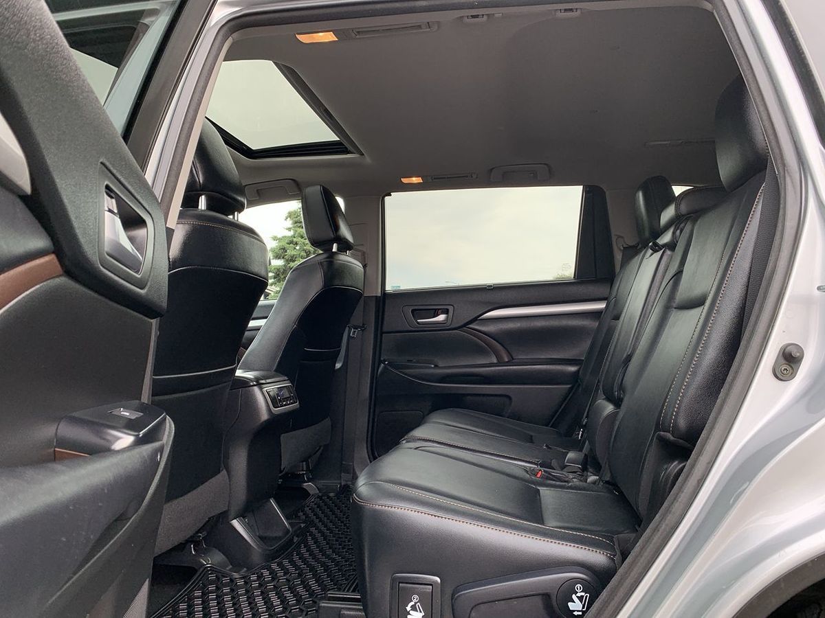 2017 Toyota Highlander SE XLE photo 28