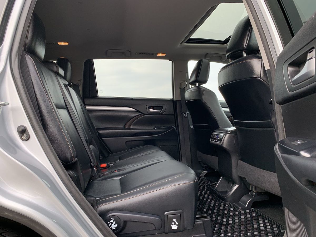 2017 Toyota Highlander SE XLE photo 31