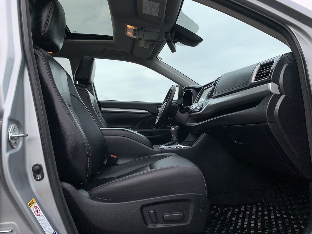 2017 Toyota Highlander SE XLE photo 32
