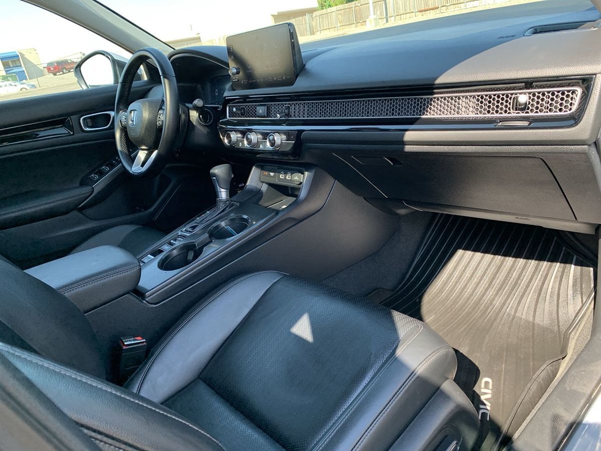 2024 Honda Civic Touring photo 32