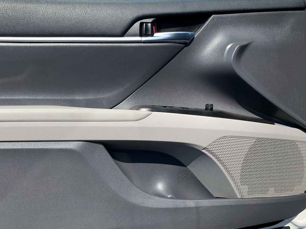 2023 Toyota Camry SE photo 14