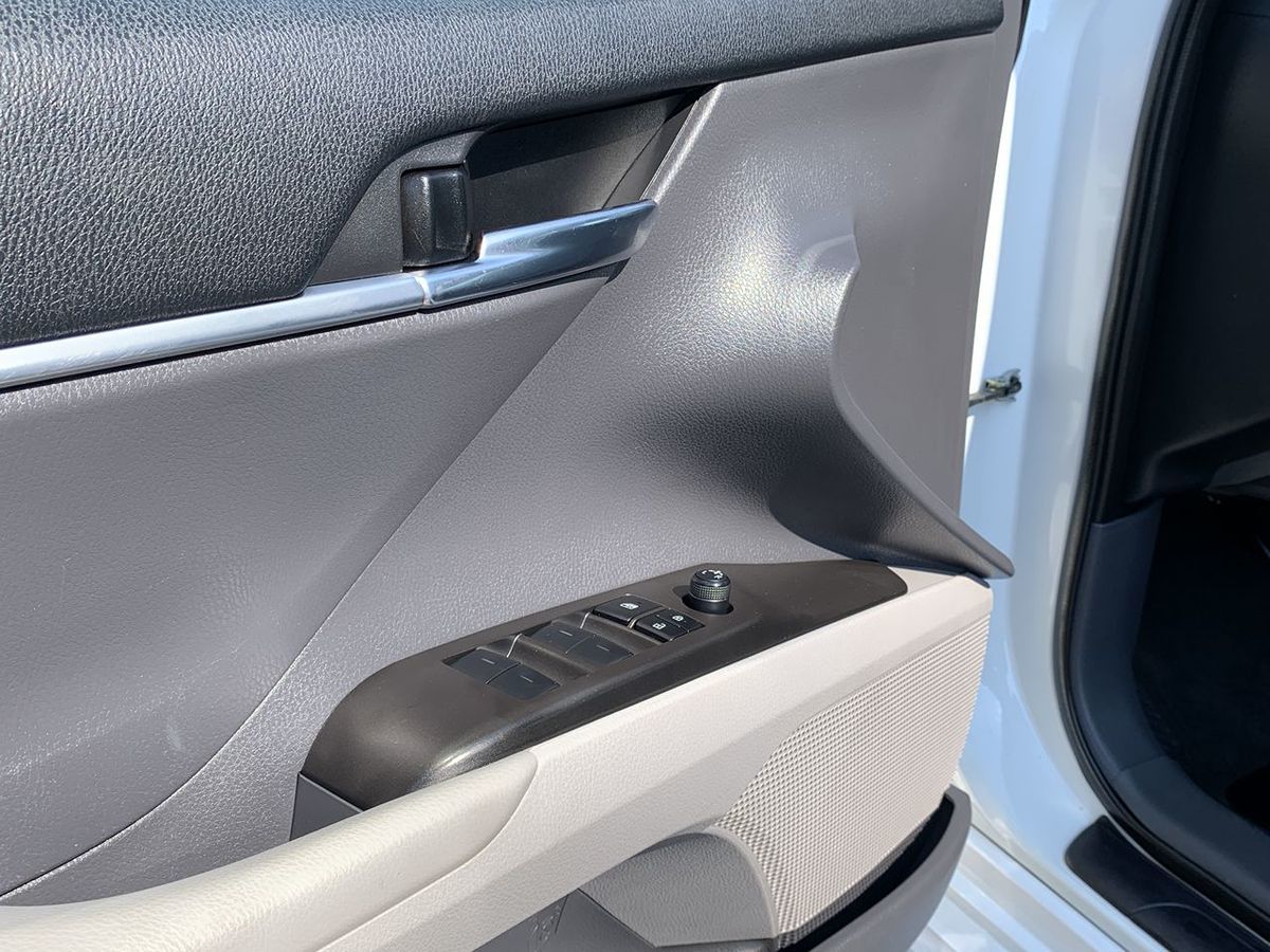 2023 Toyota Camry SE photo 15