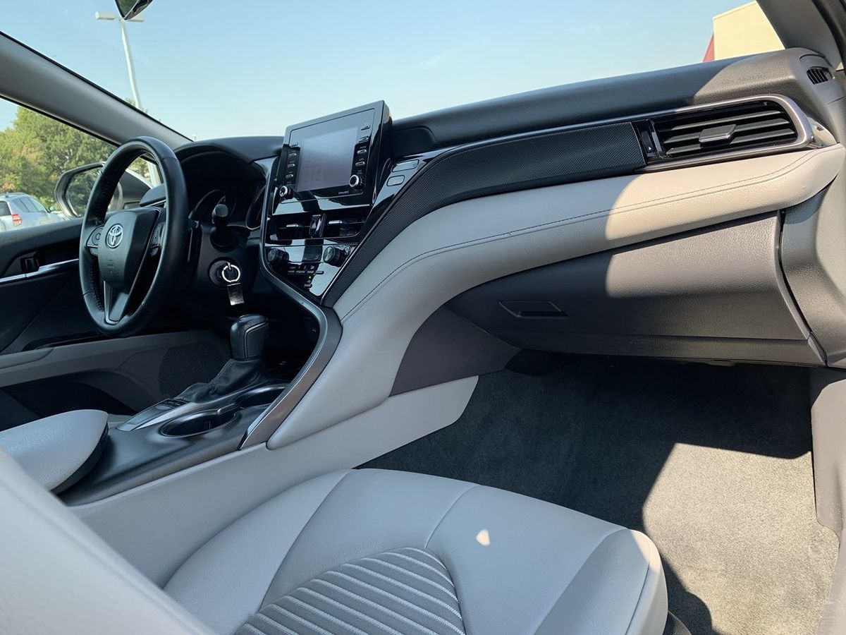 2023 Toyota Camry SE photo 2