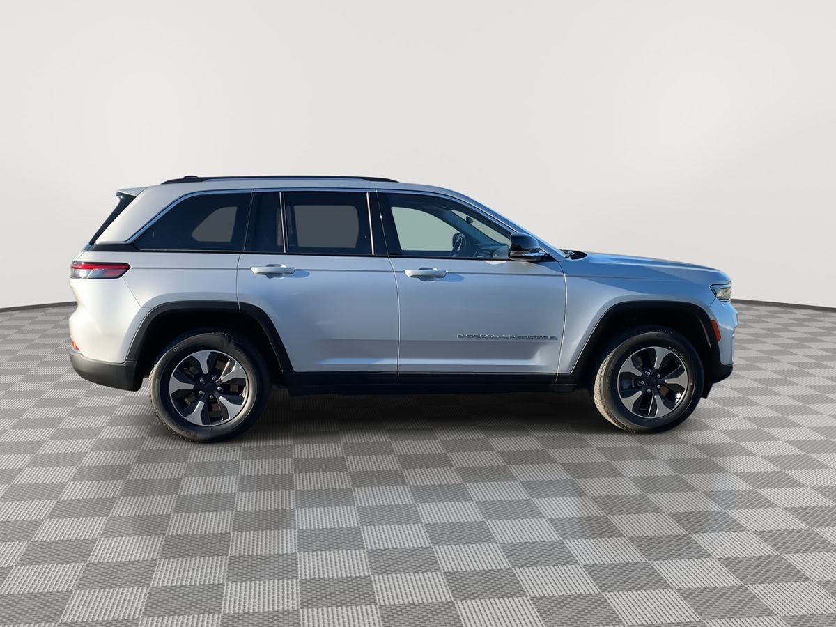 2023 Jeep Cherokee 4xe photo 8