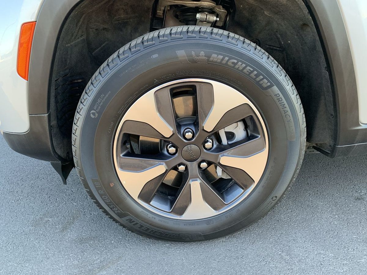 2023 Jeep Cherokee 4xe photo 11