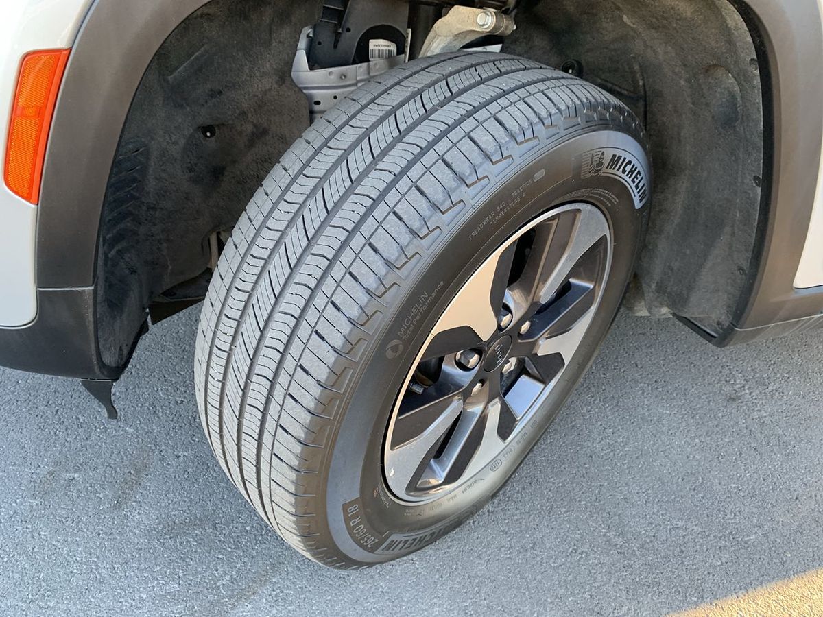 2023 Jeep Cherokee 4xe photo 12