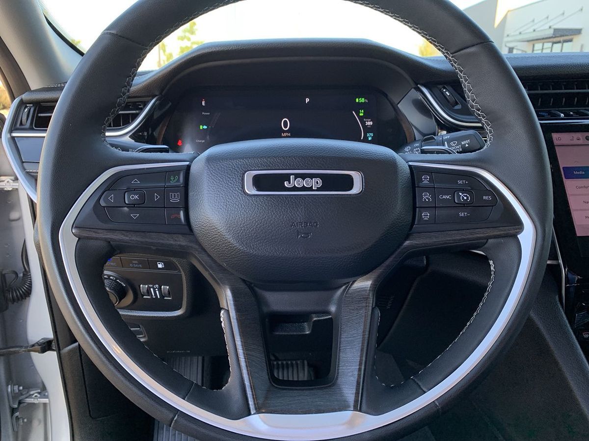 2023 Jeep Cherokee 4xe photo 18