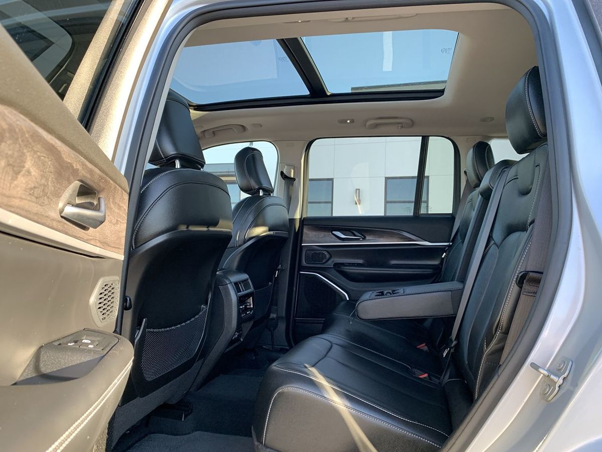 2023 Jeep Cherokee 4xe photo 29