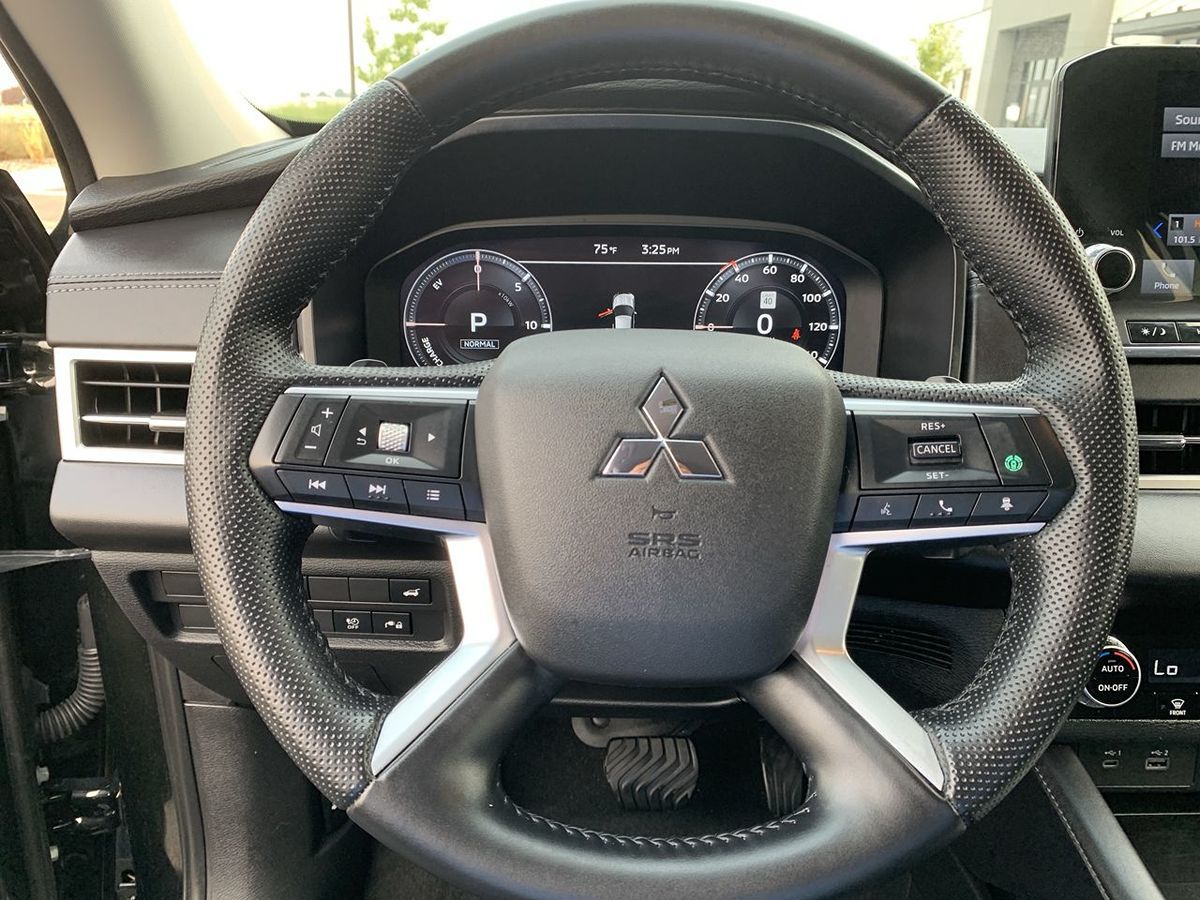 2023 Mitsubishi Outlander PHEV SE photo 18