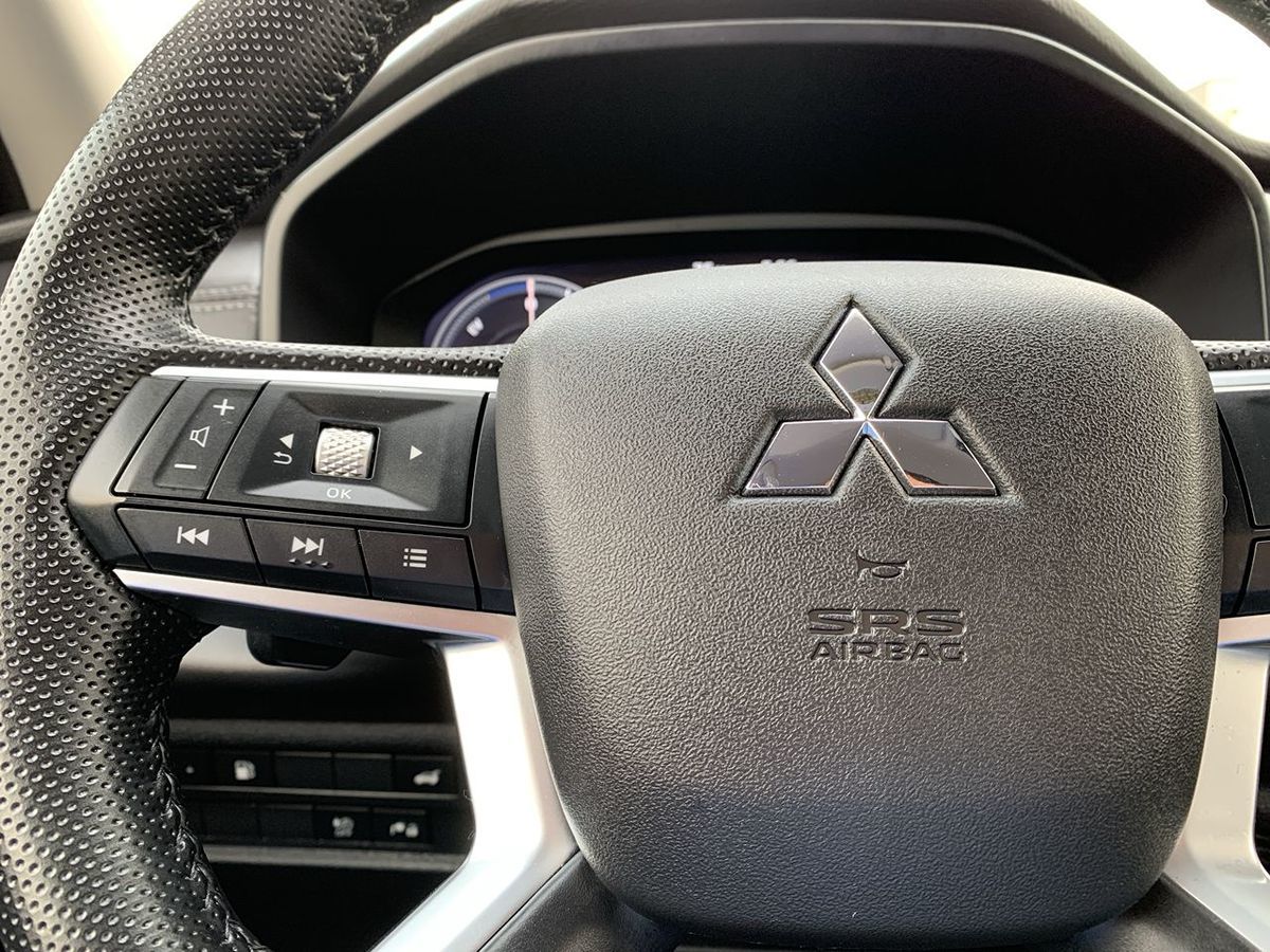 2023 Mitsubishi Outlander PHEV SE photo 19