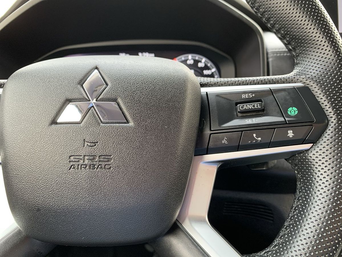 2023 Mitsubishi Outlander PHEV SE photo 21