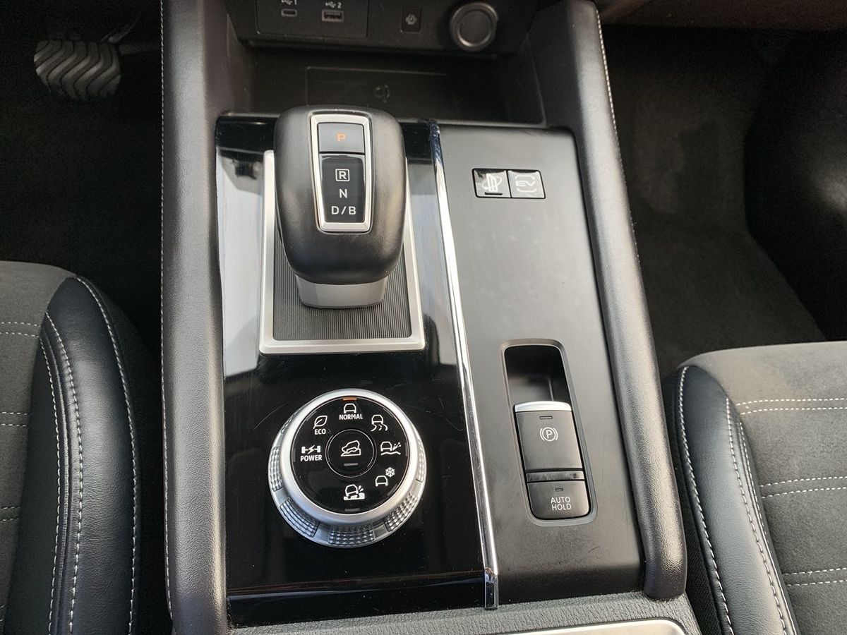 2023 Mitsubishi Outlander PHEV SE photo 27