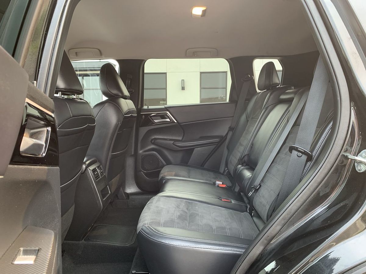 2023 Mitsubishi Outlander PHEV SE photo 28
