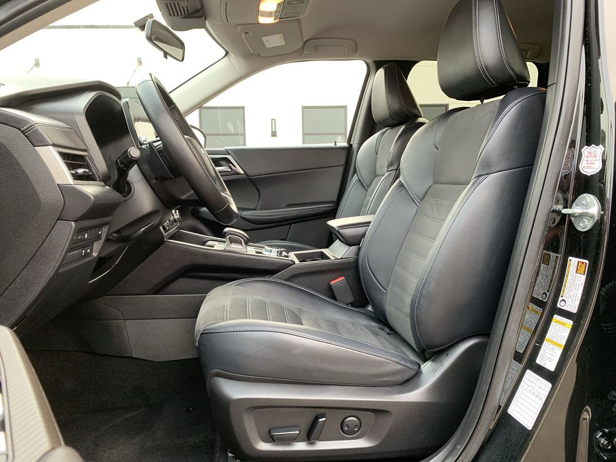 2023 Mitsubishi Outlander PHEV SE photo 29