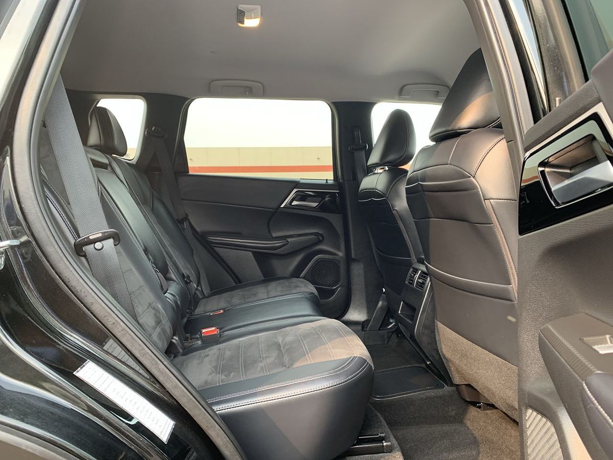 2023 Mitsubishi Outlander PHEV SE photo 31