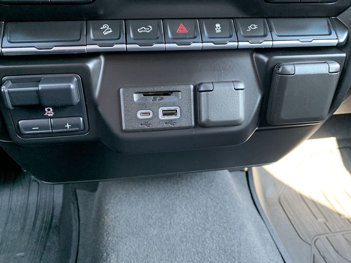 2022 Gmc Sierra HD SLT photo 2