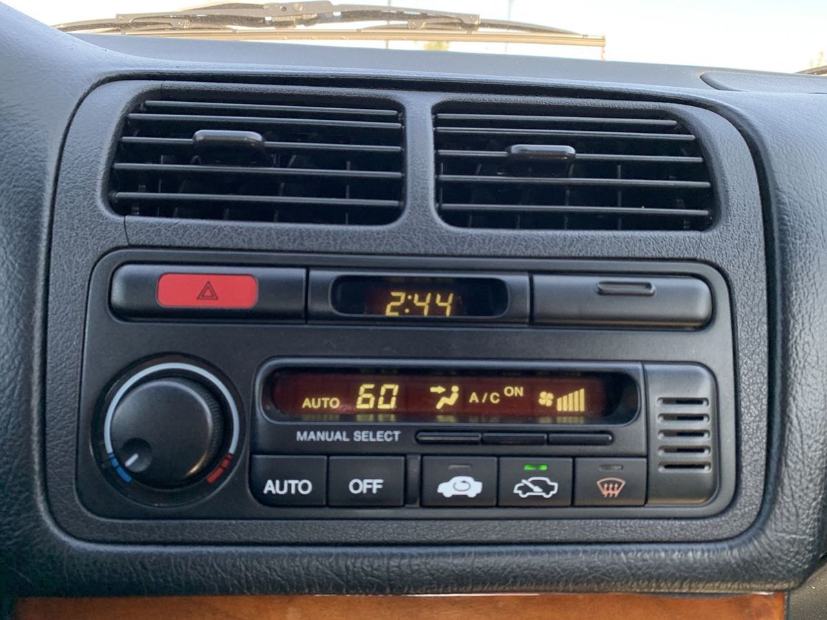 1992 Acura Legend photo 23