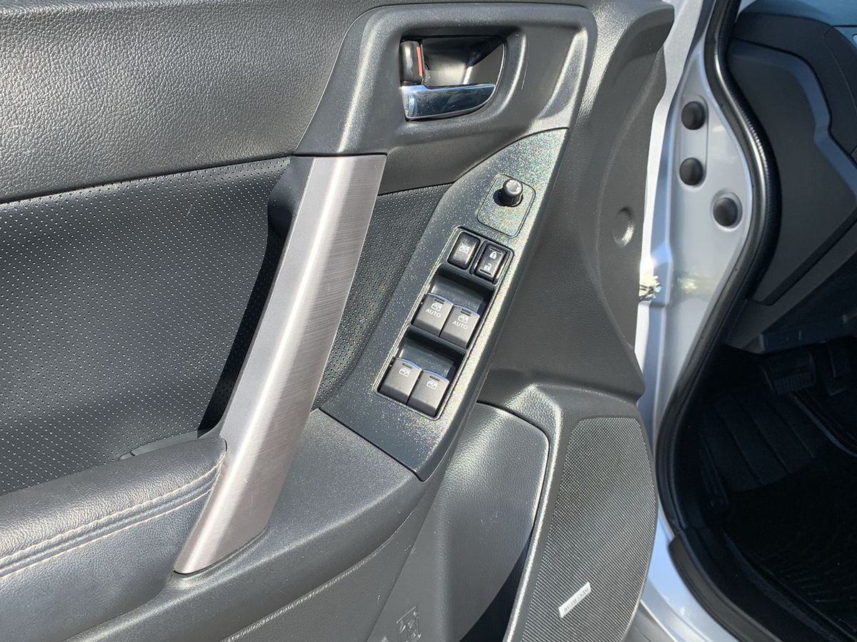 2018 Subaru Forester Limited photo 16
