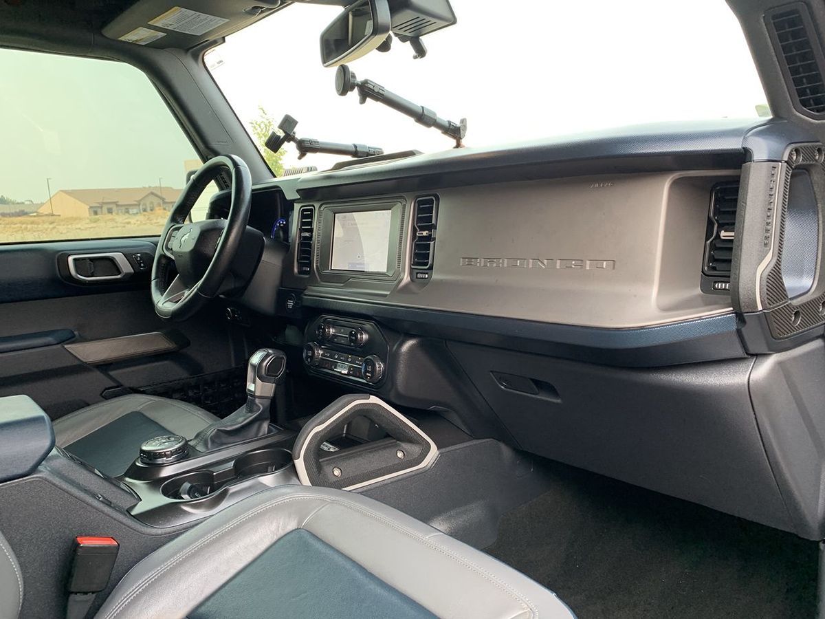 2021 Ford Bronco Outer Banks photo 2