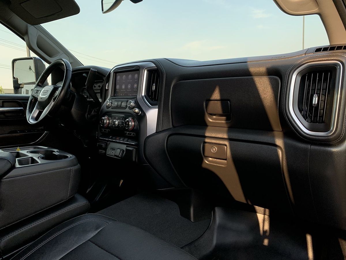 2020 Gmc Sierra SLT photo 2