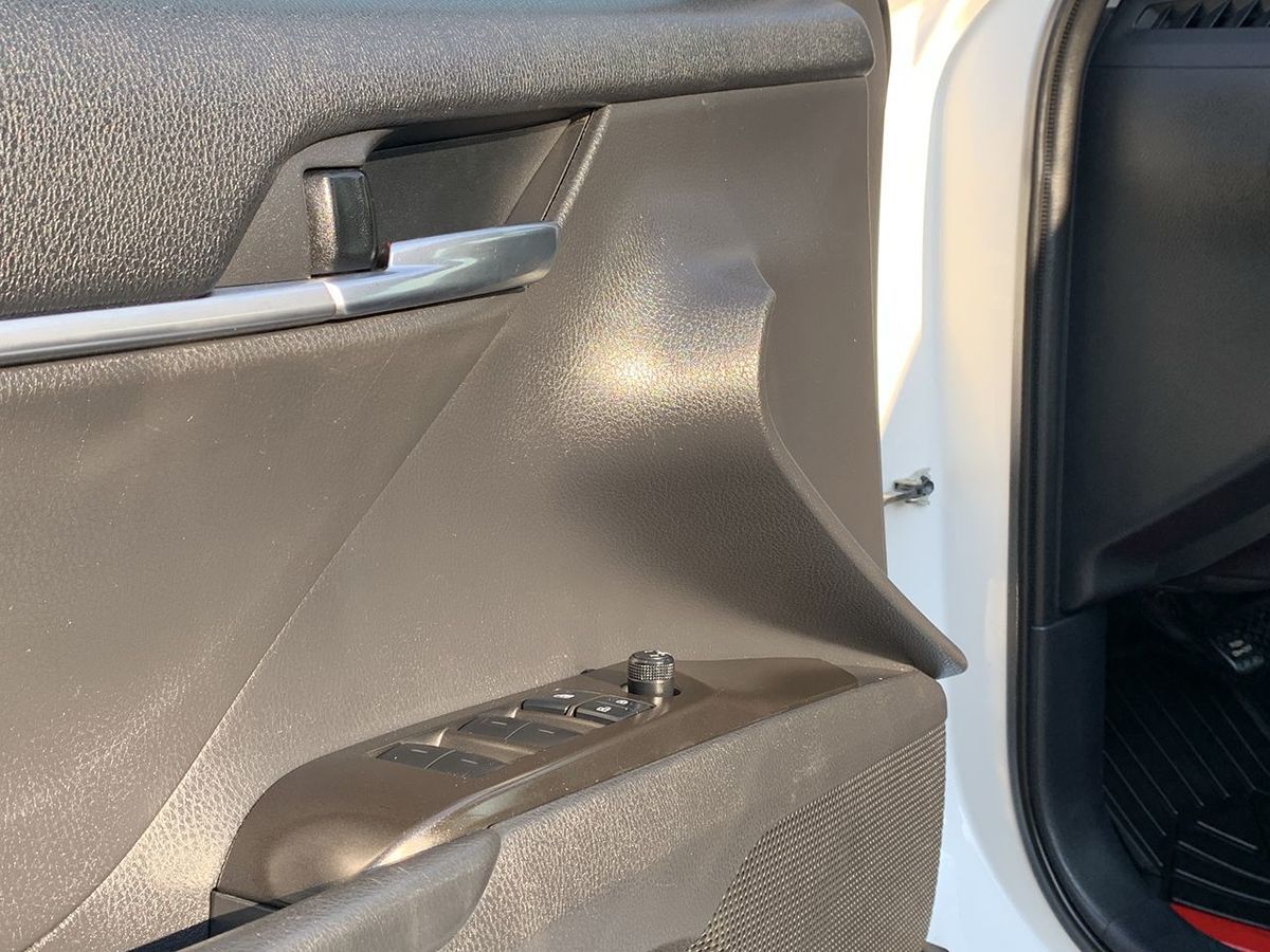 2021 Toyota Camry SE photo 14