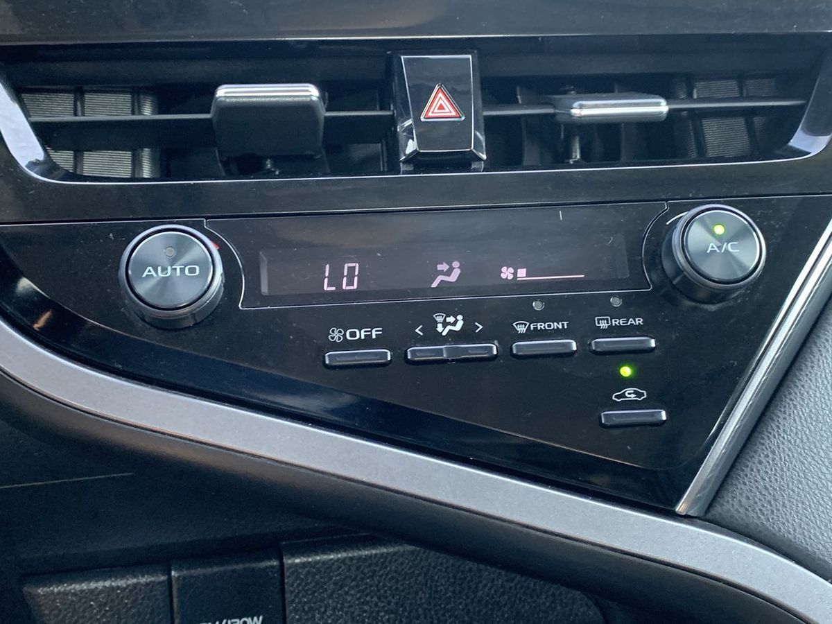 2021 Toyota Camry SE photo 22