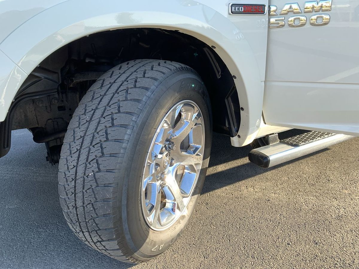 2016 Ram 1500 Laramie photo 9