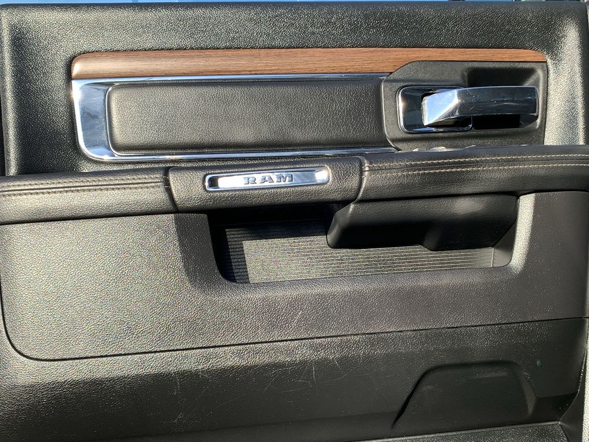 2016 Ram 1500 Laramie photo 12