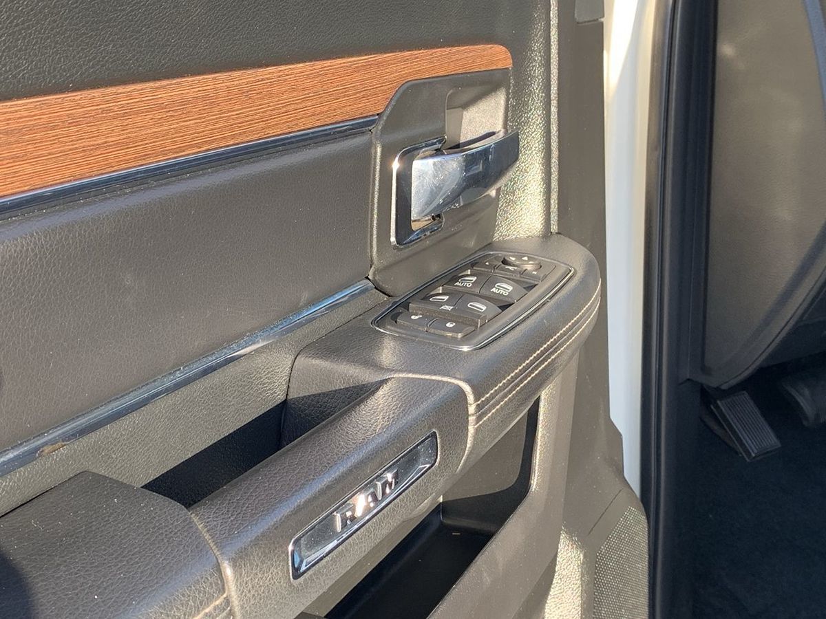 2016 Ram 1500 Laramie photo 13