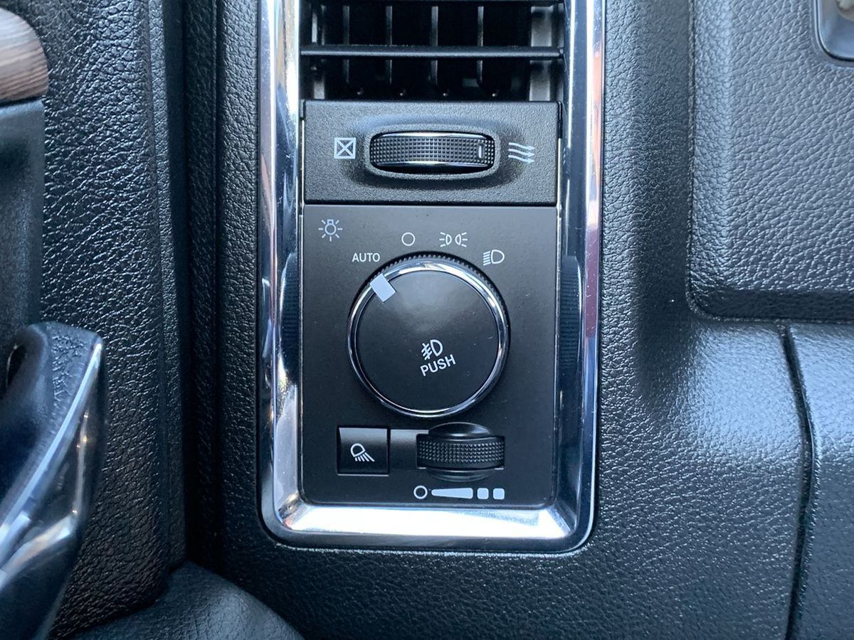 2016 Ram 1500 Laramie photo 14