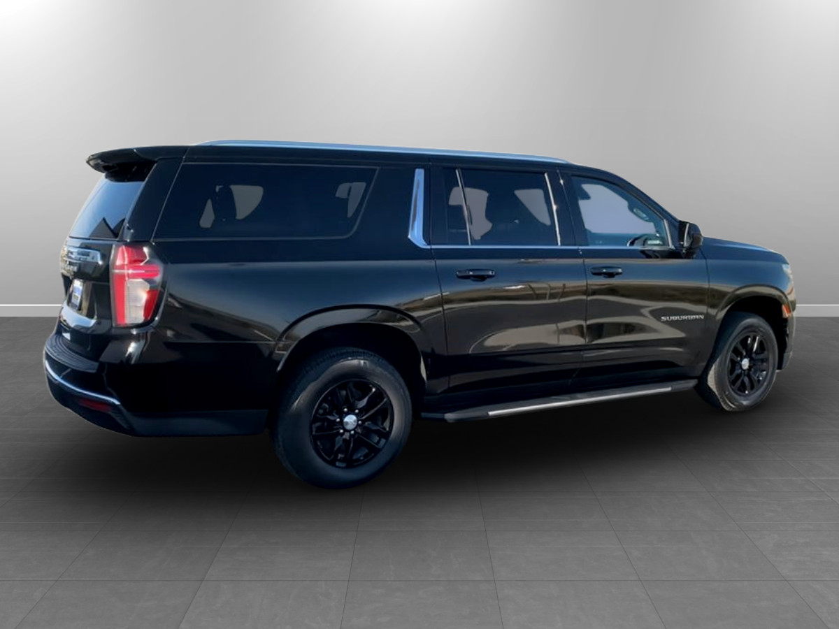 2022 Chevrolet Suburban LS - Photo 7