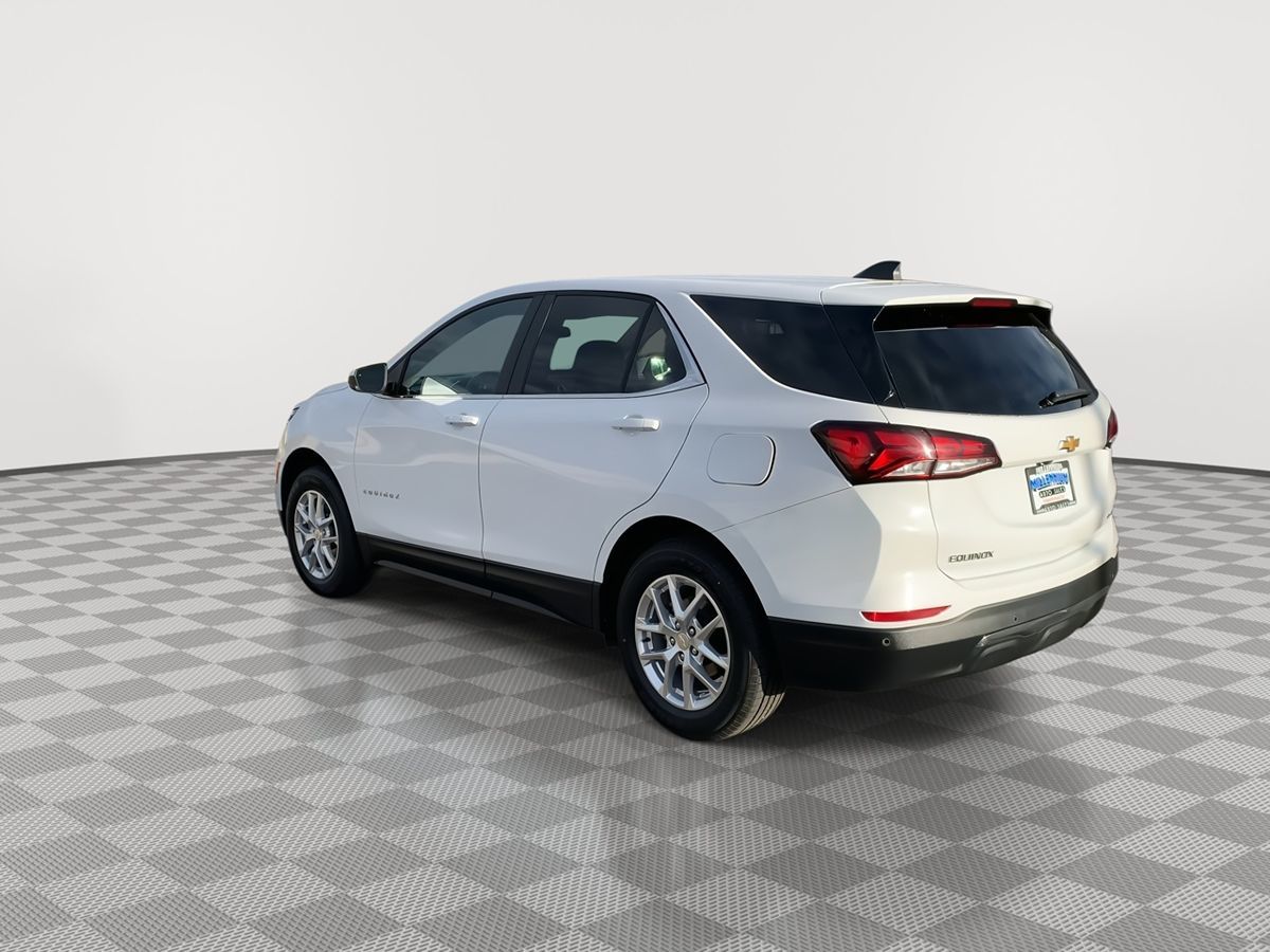 2024 Chevrolet Equinox LT photo 2
