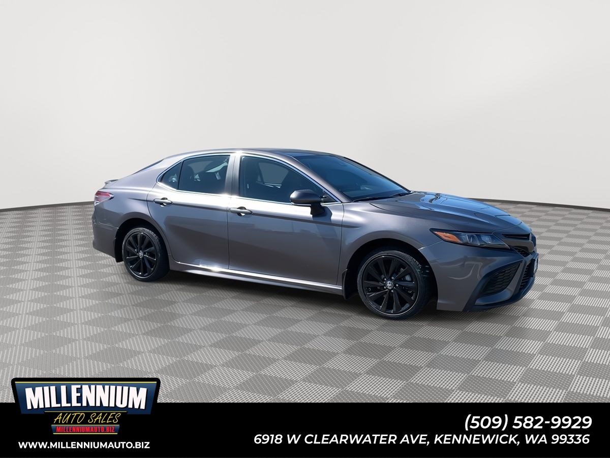 2023 Toyota Camry SE's photo
