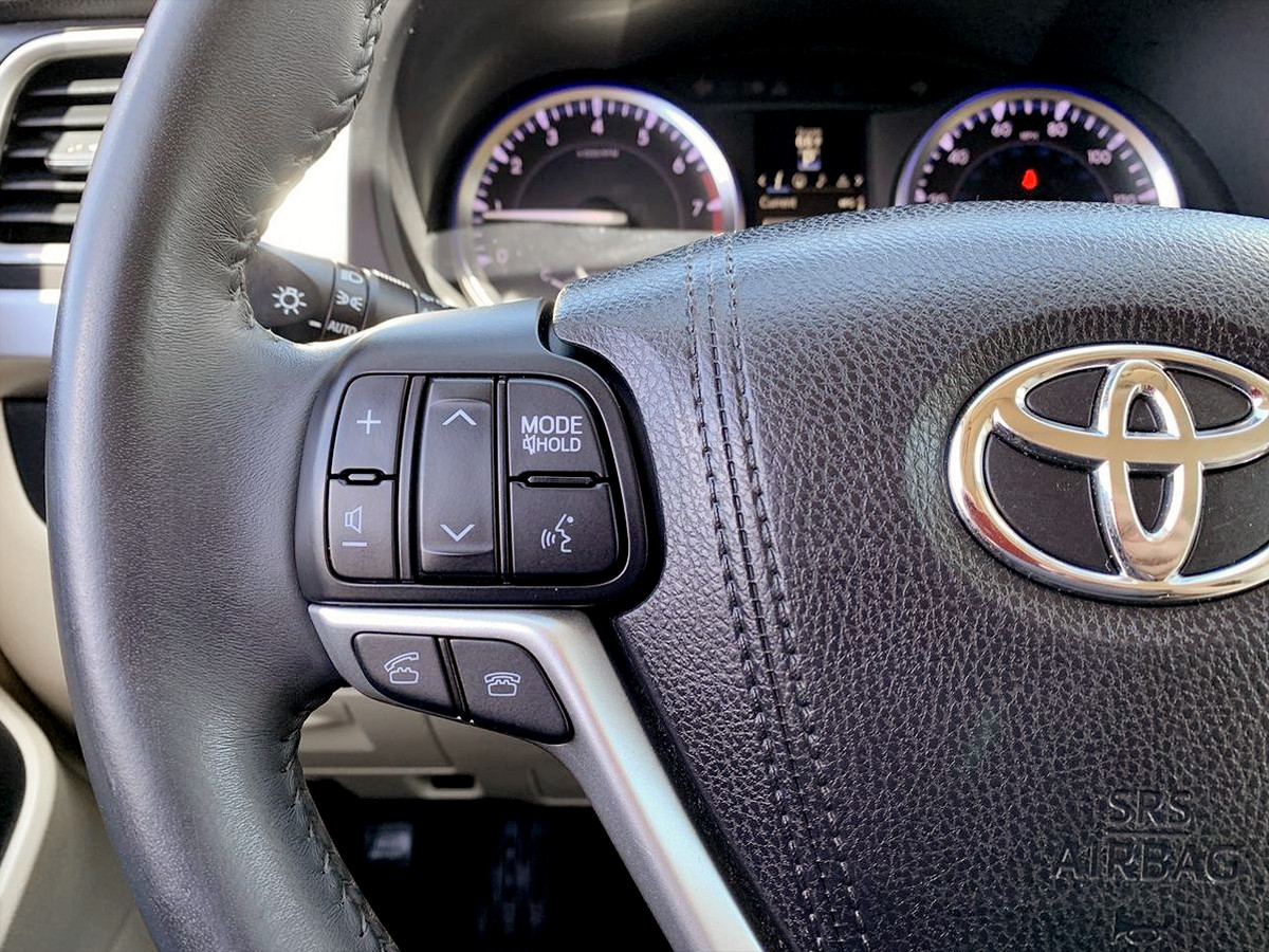 Photo 19 of this Toyota Highlander