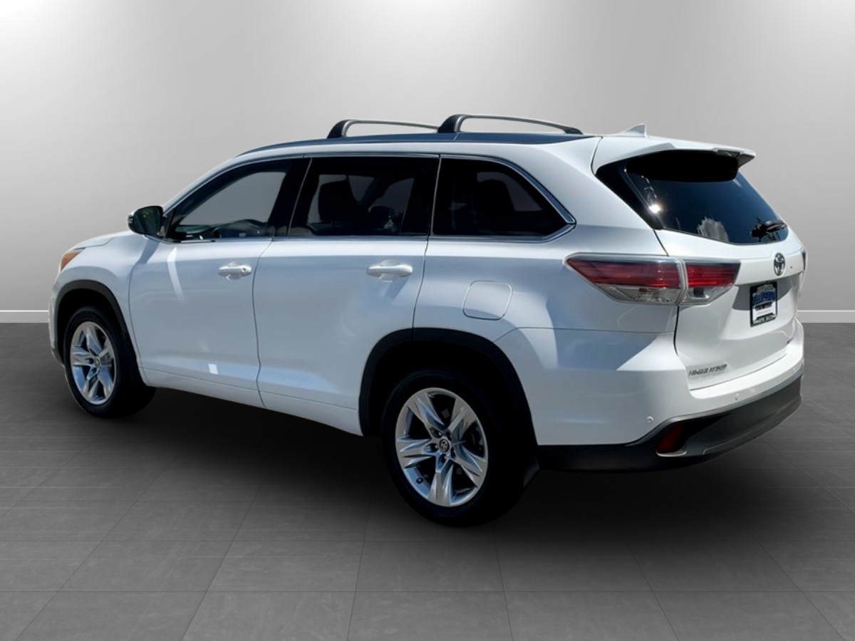 Photo 5 of this Toyota Highlander