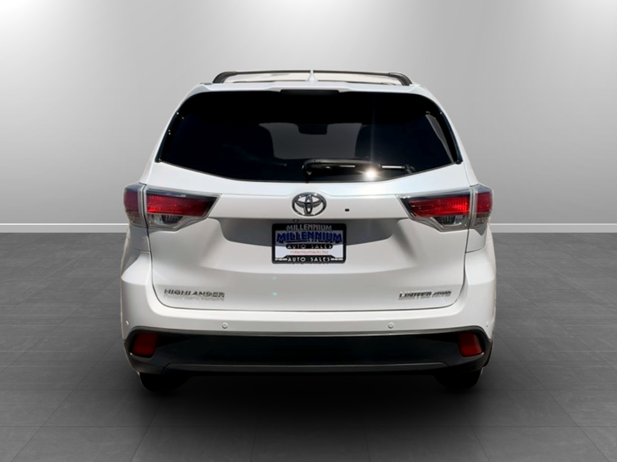Photo 6 of this Toyota Highlander