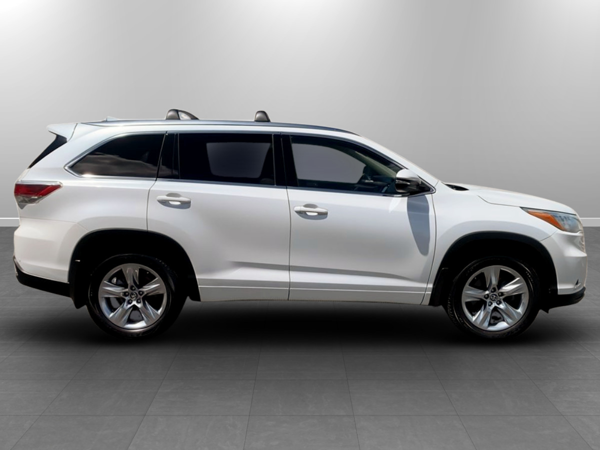 Photo 8 of this Toyota Highlander