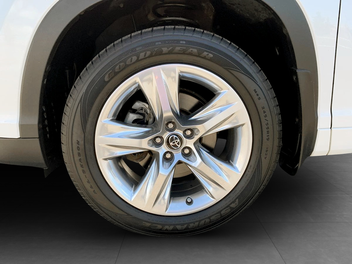 Photo 11 of this Toyota Highlander