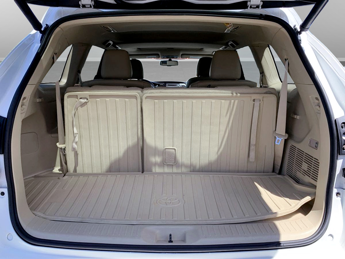 Photo 13 of this Toyota Highlander