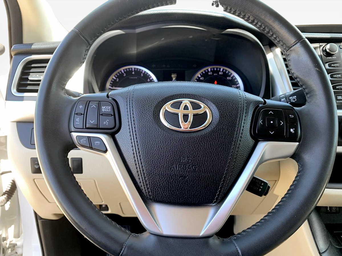 Photo 18 of this Toyota Highlander