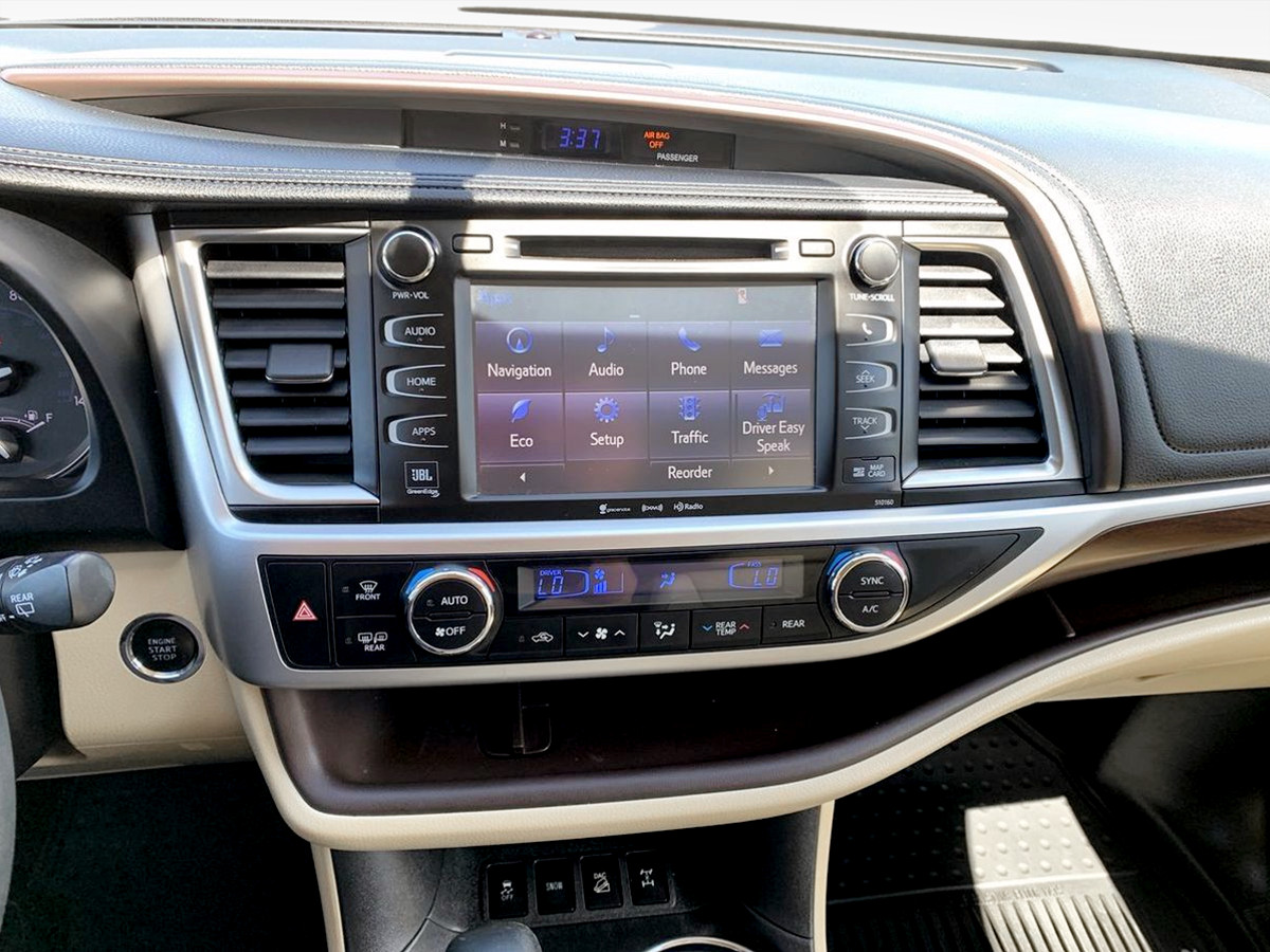 Photo 23 of this Toyota Highlander