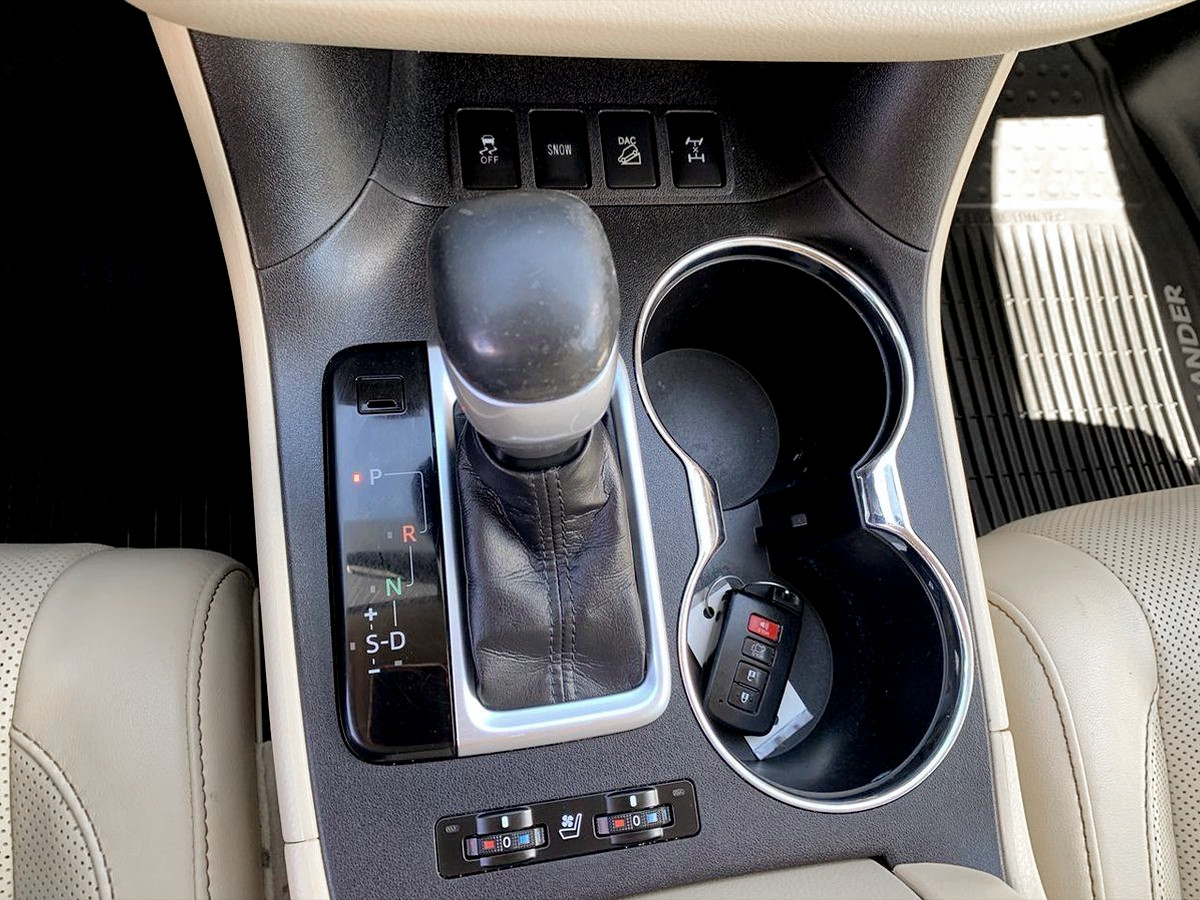Photo 27 of this Toyota Highlander