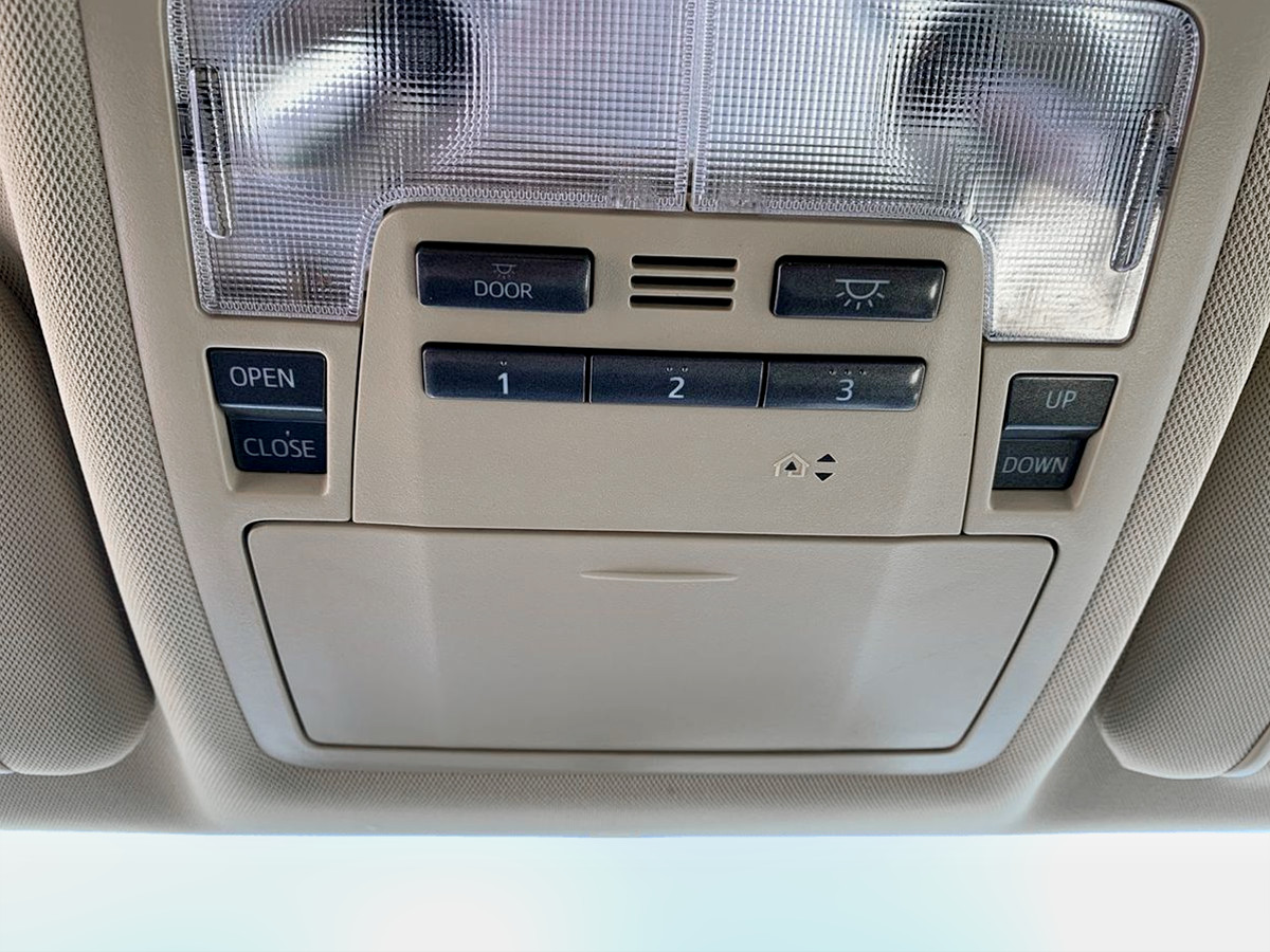 Photo 28 of this Toyota Highlander