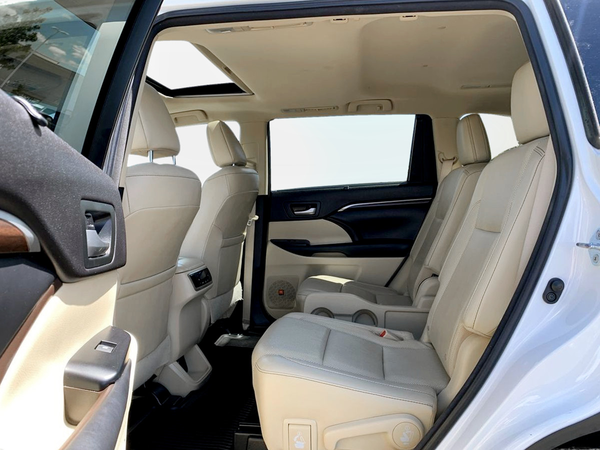 Photo 30 of this Toyota Highlander