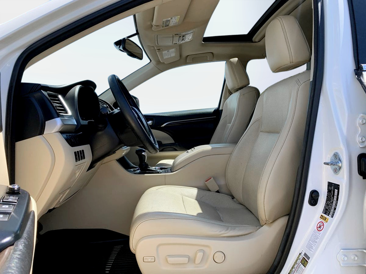 Photo 31 of this Toyota Highlander