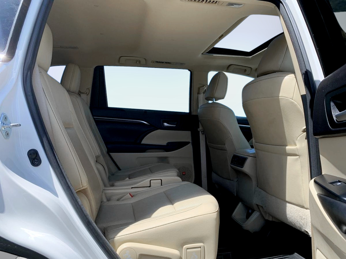 Photo 33 of this Toyota Highlander