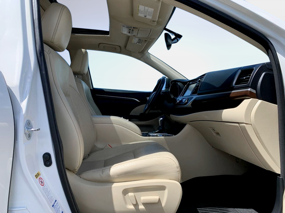 Photo 35 of this Toyota Highlander